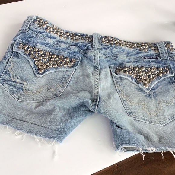 Miss Me Size 29 Denim Shorts ,studded waist band and pockets - Picture 2 of 11